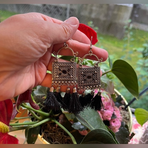 Boho Black Tassel Earrings with box and dust bag - Picture 5 of 7